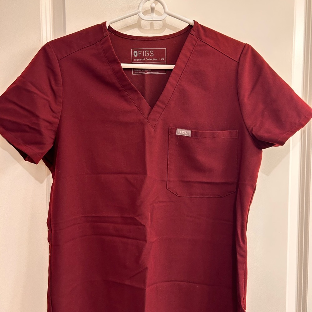 Figs scrub top